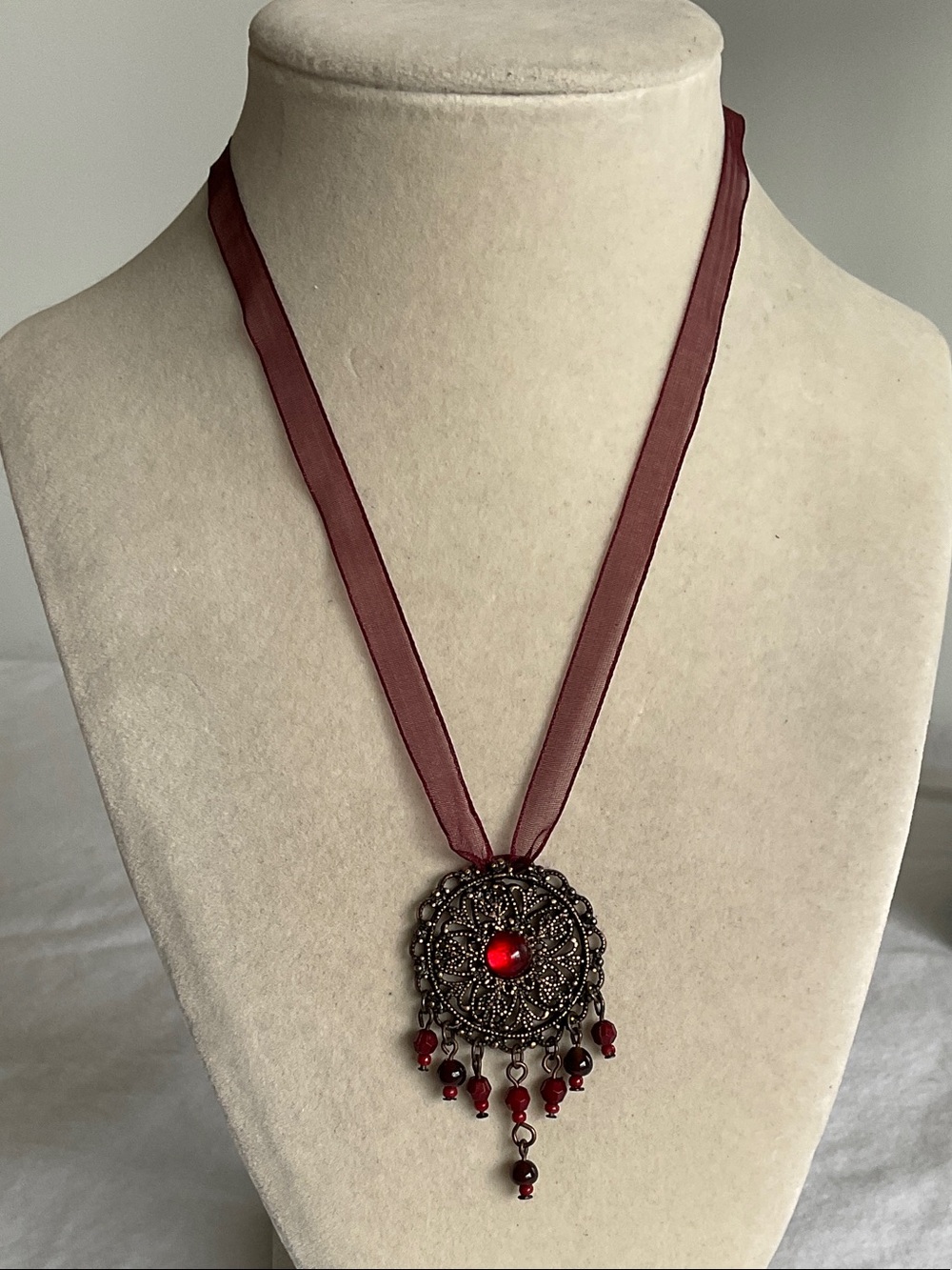 Vintage-Inspired Necklace With Red Beads On Ribbon Chain